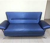 Foto в Мебель и интерьер Офисная мебель Продам кожаный офисный диван синего цвета. в Красноярске 9 000