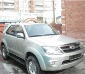 Продам Toyota Fortuner 2005 года выпуска, цвета серебристого металлика, Автомобиль в отличном сост 10863   фото в Омске