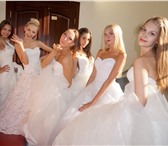 Фото в Одежда и обувь Свадебные платья Свадебные и вечерние наряды всемирно известных в Красноярске 10 000