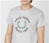 Фотография в Одежда и обувь Мужская одежда Футболка Fred Perry серого цветаНа груди в Москве 1 500